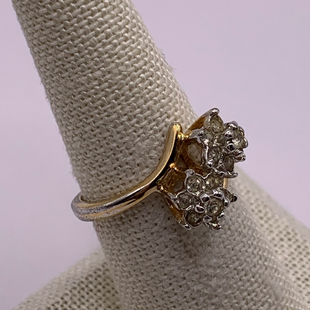 Elegant Gold and Crystal Floral Ring, Size 7.5 - Picture 5 of 5